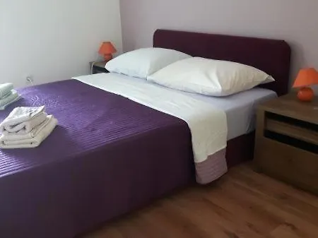 Appartement Studio In With Seaview, Balcony, Air Condition, Wifi Pašman