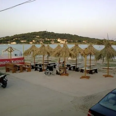 Studio In With Seaview, Balcony, Air Condition, Wifi Pašman