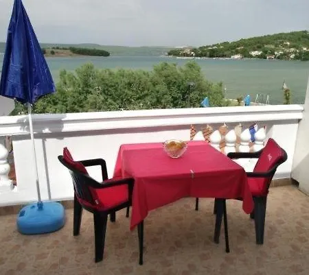 Studio In With Seaview, Balcony, Air Condition, Wifi Lägenhet Pašman