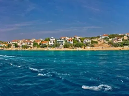 Studio In With Seaview, Balcony, Air Condition, Wifi Pašman