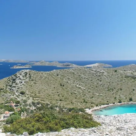 Studio In With Seaview, Balcony, Air Condition, Wifi Pašman