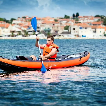 Studio In With Seaview, Balcony, Air Condition, Wifi Pašman